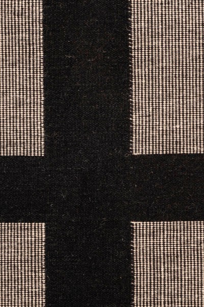 Hand-woven Rug Blackdoor