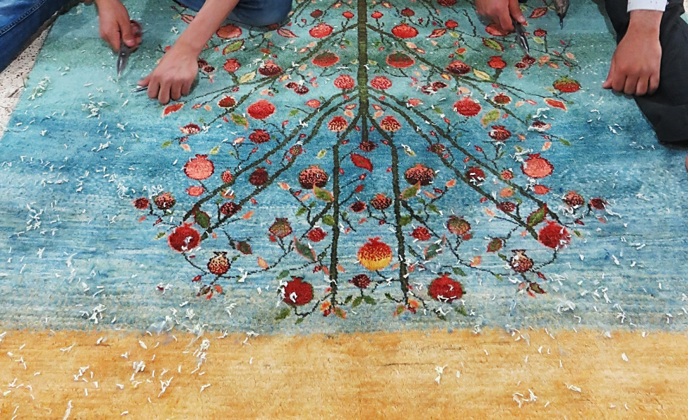 The finishing touch for a nomadic rug