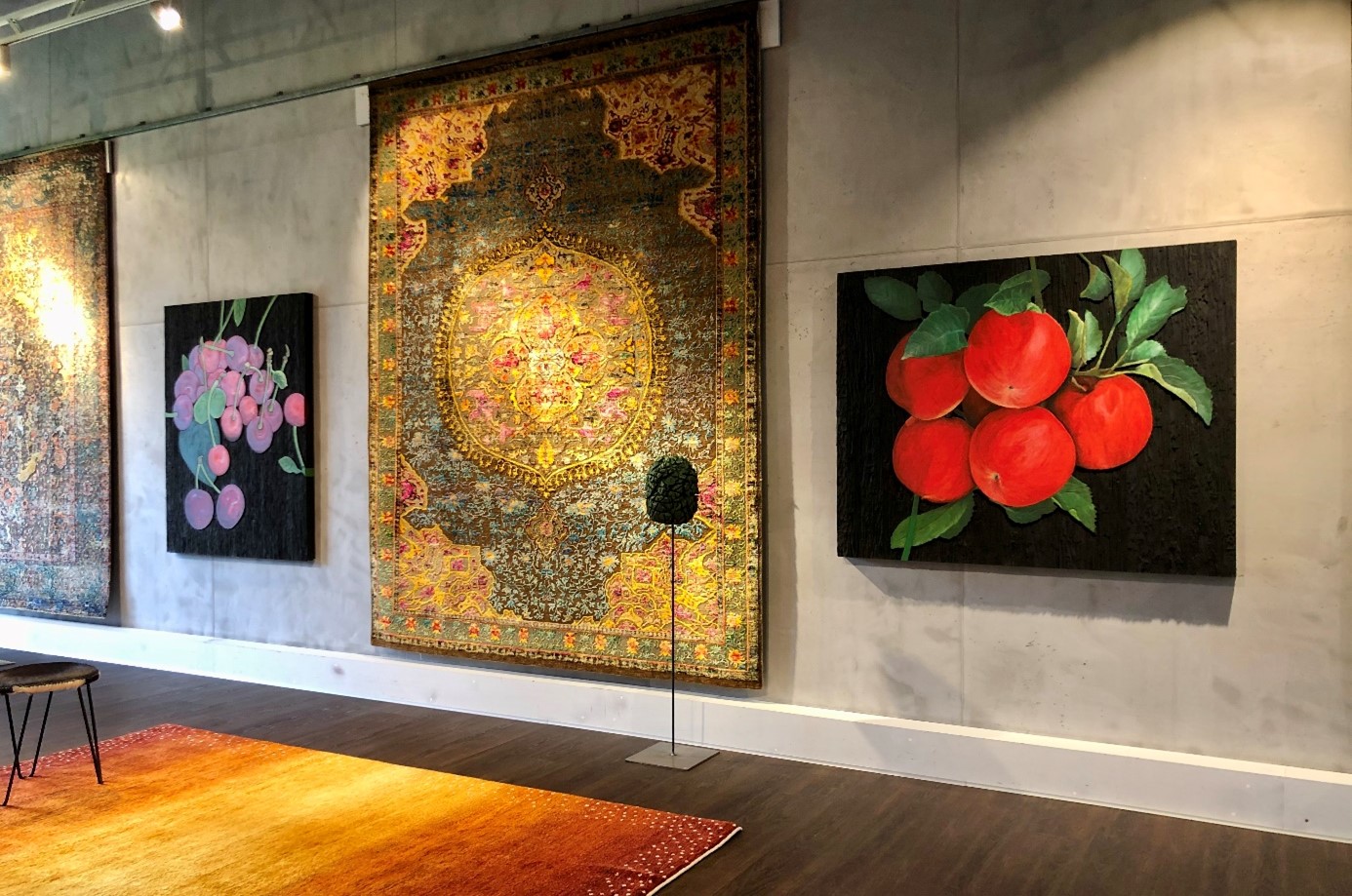 Works of art and beautiful rugs